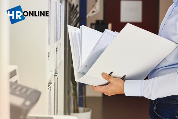 Quản lý nhân sự bằng giấy tờ mang đến nhiều khó khăn cho doanh nghiệp